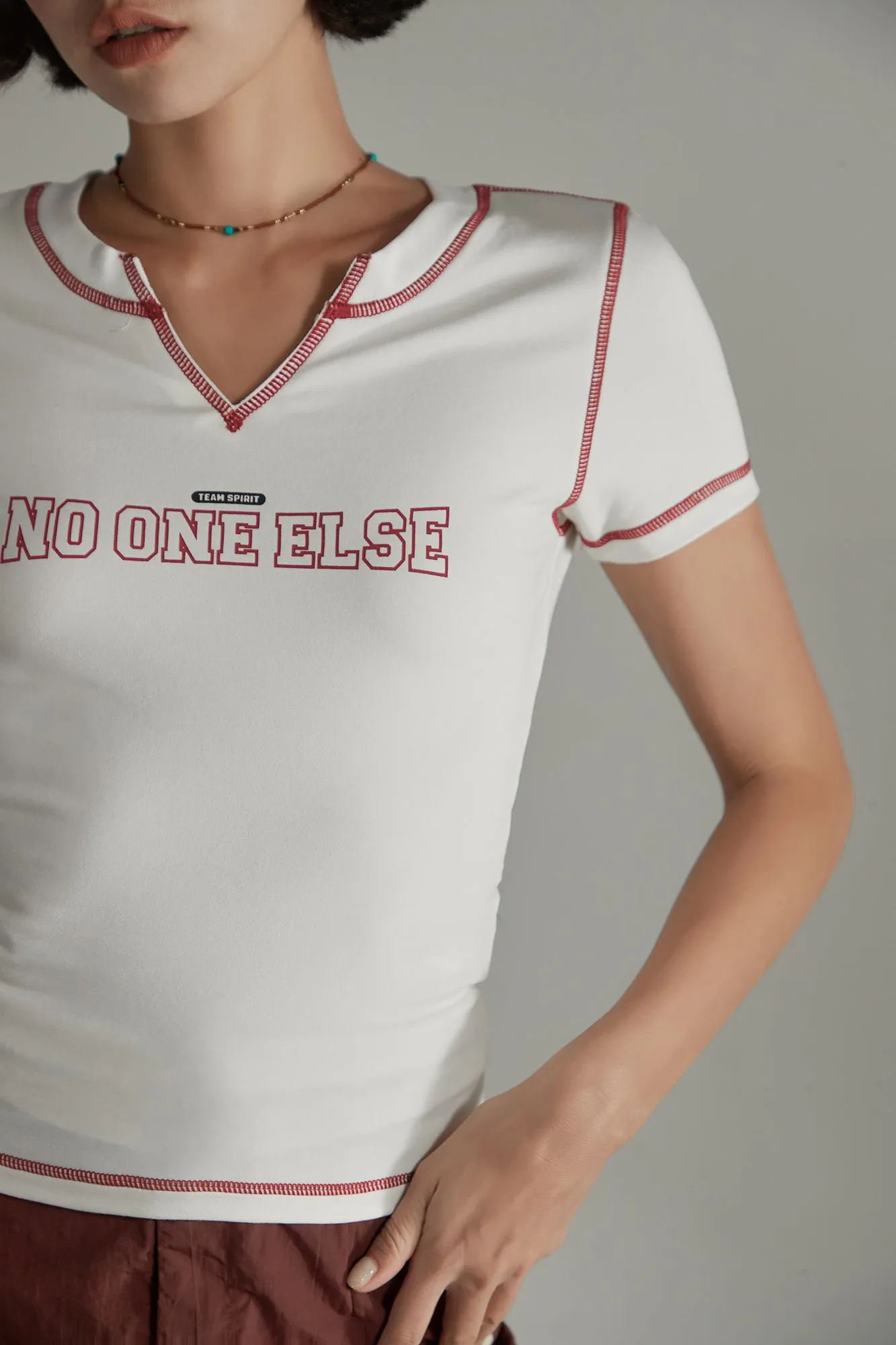 Noe Lettering V Neck Stitch Short Sleeve T-Shirt