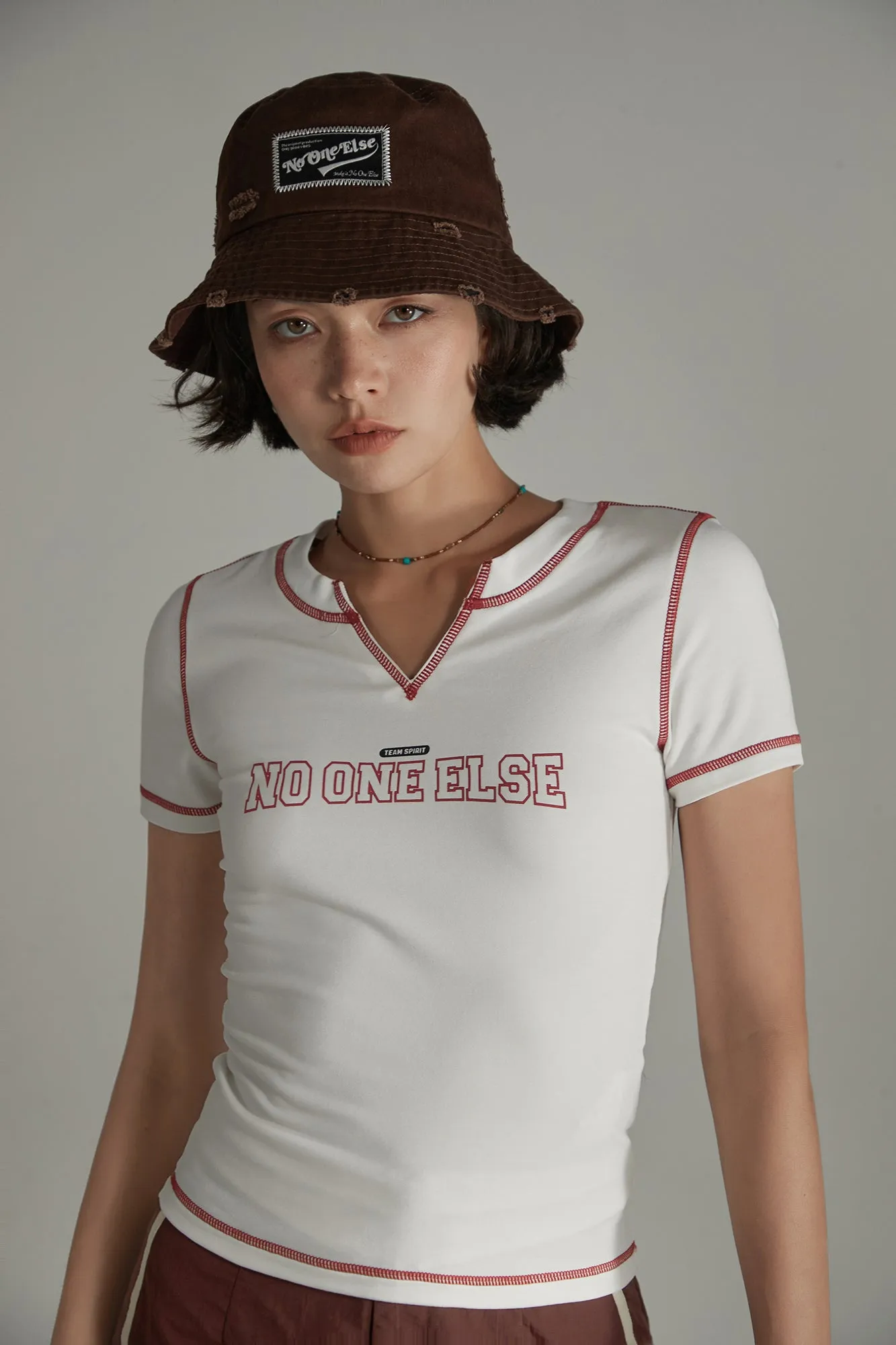 Noe Lettering V Neck Stitch Short Sleeve T-Shirt