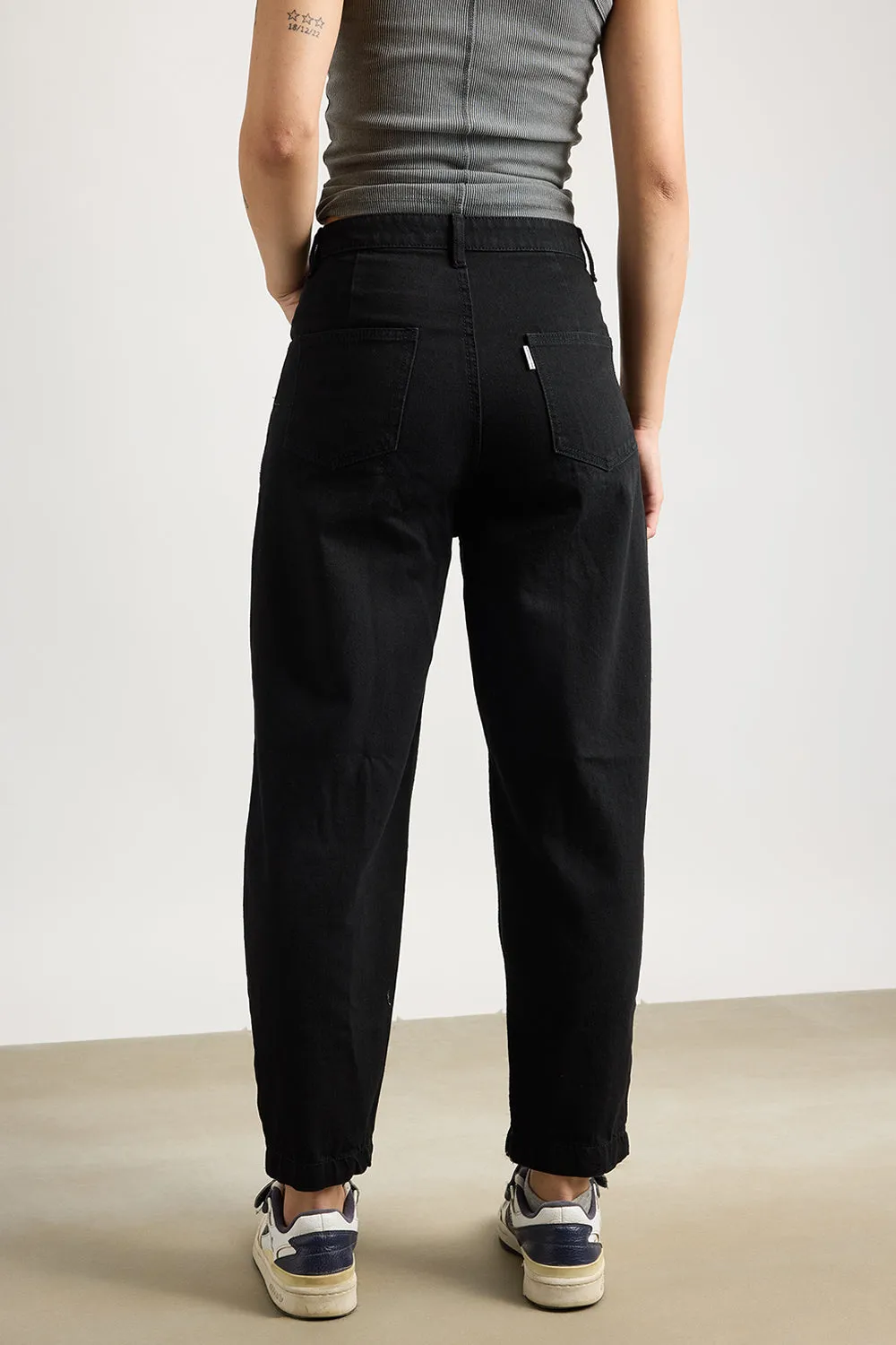 Relaxed Distress Black Jeans