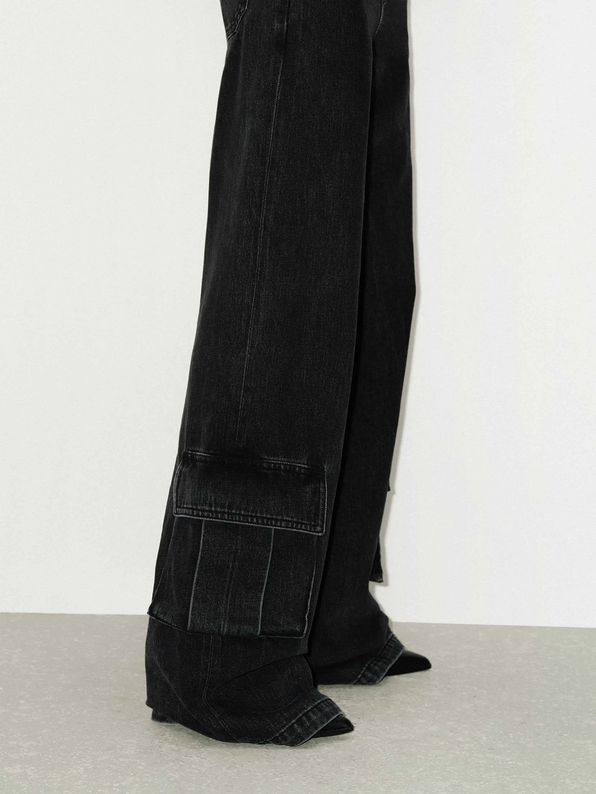 Relaxed Straight Cargo Jeans