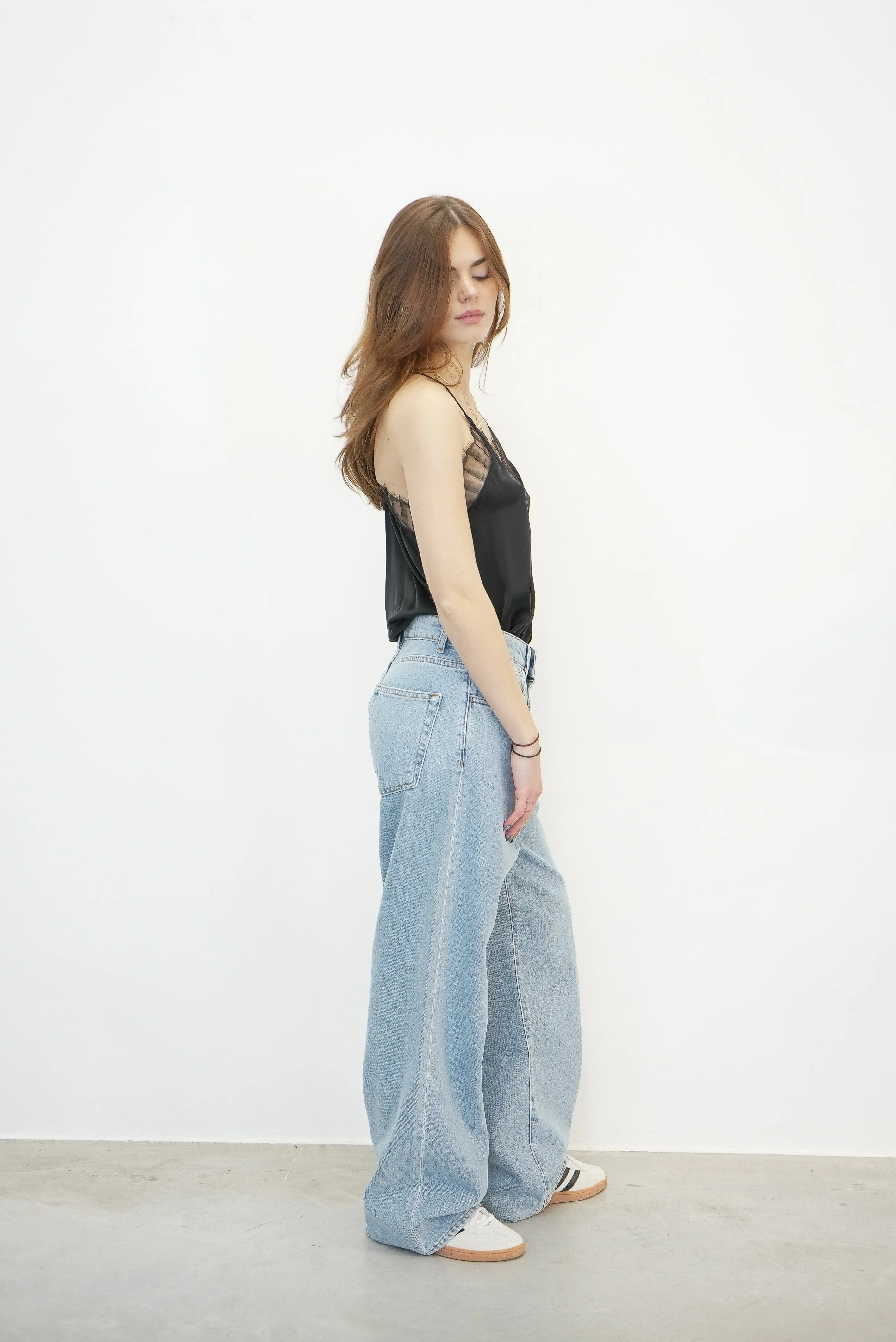 RELAXED WIDE LEG DENIM