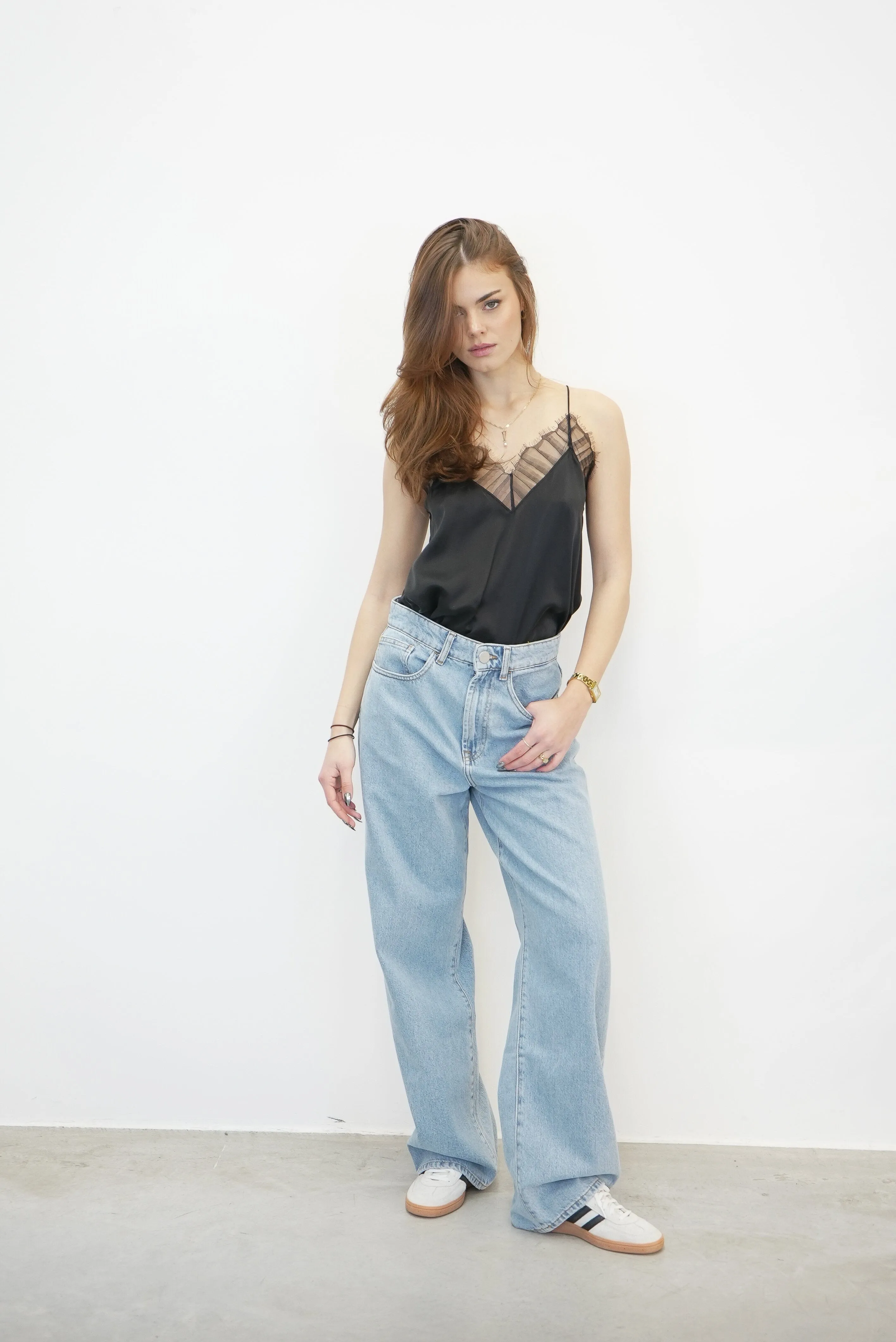 RELAXED WIDE LEG DENIM